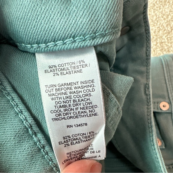 Vineyard Vines Jamie High-Rise Garment-Dyed Jeans - Picture 9 of 12